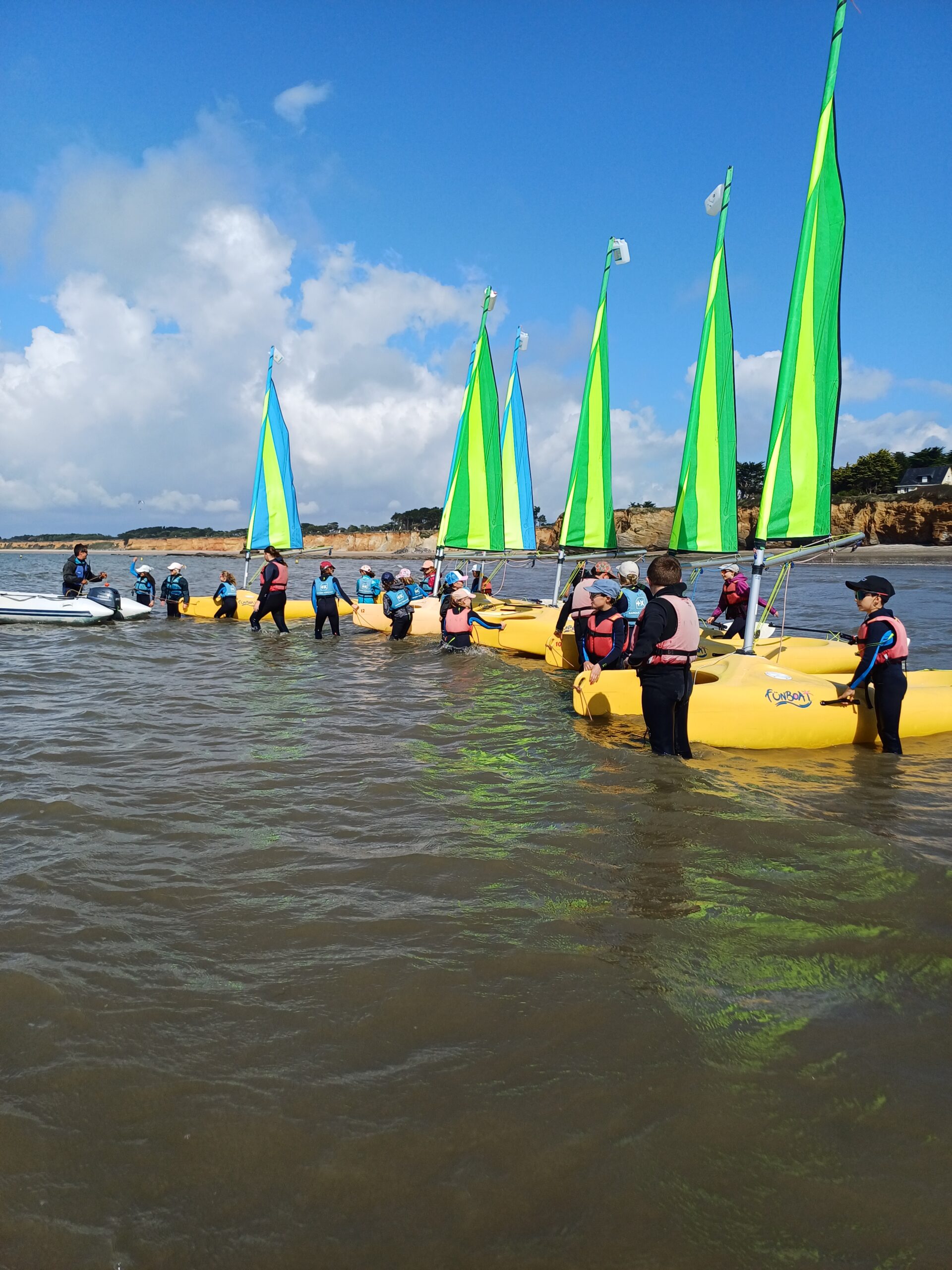 Première séance de voile pour les cm2